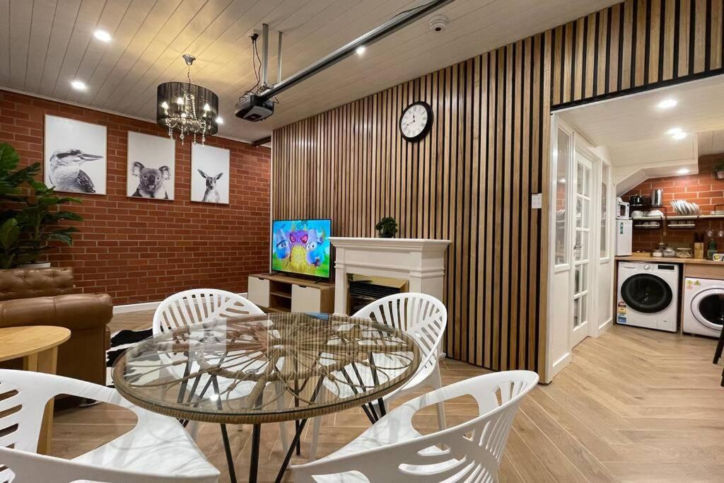 Lovely Brick With Amazing Water View Apartment *